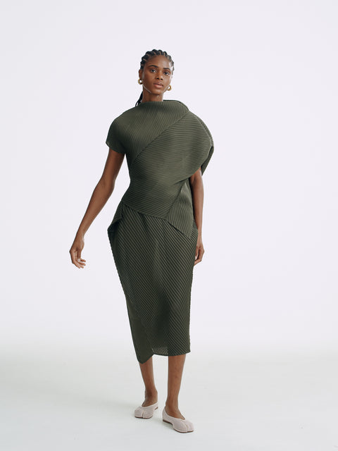 LT26082 Contour Pleated Set