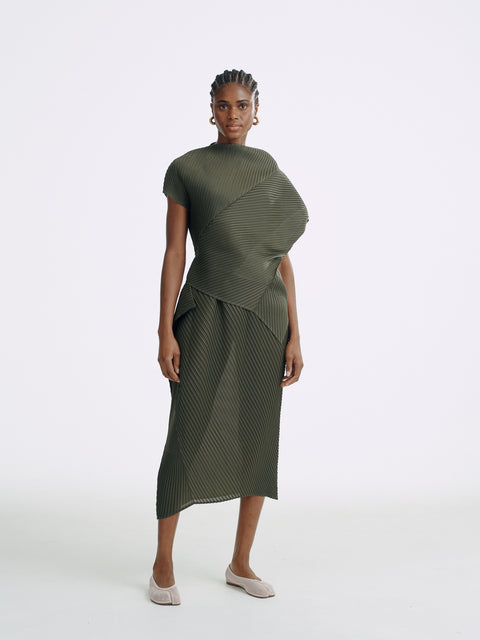 LT26082 Contour Pleated Set