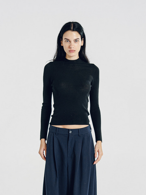 Fine Merino-Wool Fitted Sweater Black