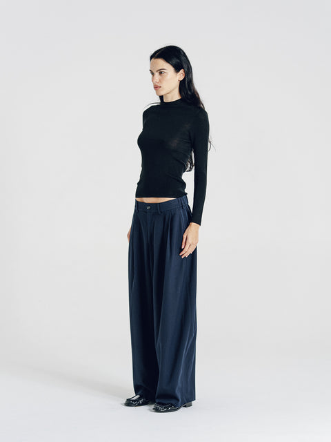 Fine Merino-Wool Fitted Sweater Black