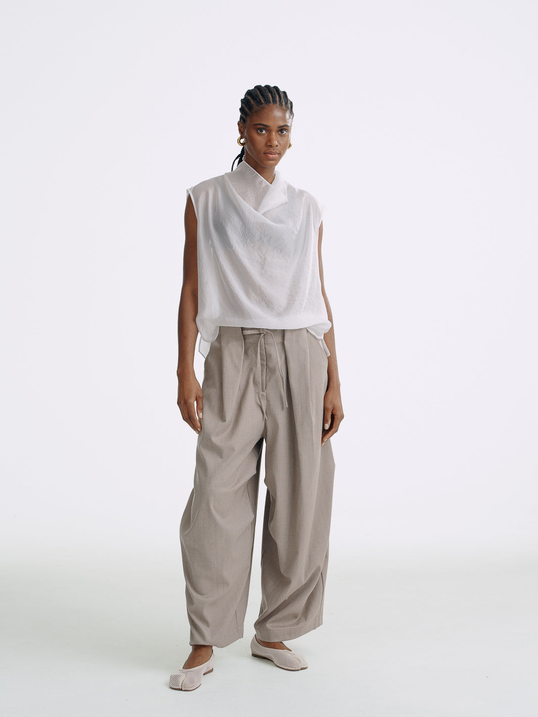 トップス beeden DRAPE ASYMMETRY BARE TOP LT26048 Sheering Drape Front Top White – Mute by JL