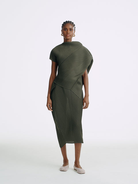 LT26082 Contour Pleated Set
