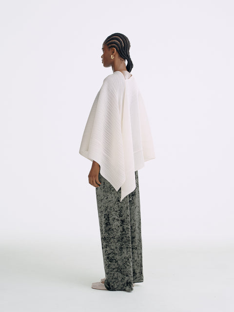 LT26083 Contour Pleated Cape