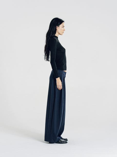 Fine Merino-Wool Fitted Sweater Black