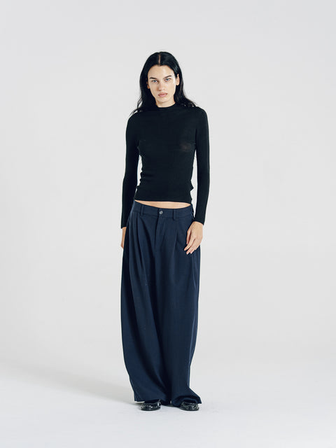 Fine Merino-Wool Fitted Sweater Black